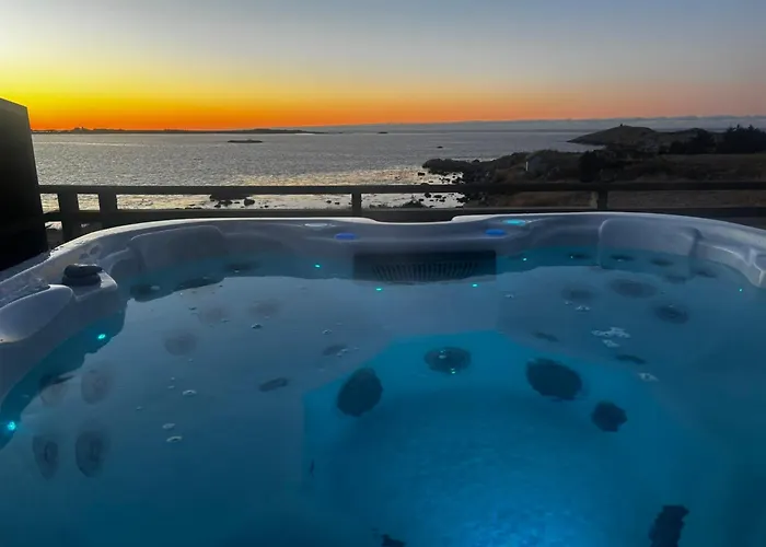 Unik Og Moderne Med Utsikt Mot Havet 38 Holiday home